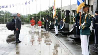 Κορέα:-Ο-Γεραπετρίτης-κατέθεσε-στεφάνι-προς-τιμήν-των-μελών-της-Ελληνικής-Εκστρατευτικής-Δύναμης