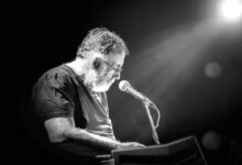 Θάνος-Μικρούτσικος:-Οι-μουσικές-και-τα-τραγούδια-του-ταξιδεύουν-στη-Θεσσαλονίκη