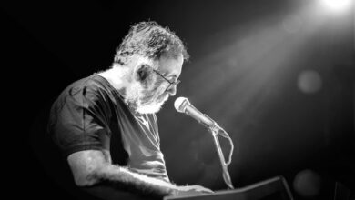Θάνος-Μικρούτσικος:-Οι-μουσικές-και-τα-τραγούδια-του-ταξιδεύουν-στη-Θεσσαλονίκη