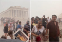 «Ο-Δίας-εκνευρίστηκε»:-Ετρεχαν-οι-τουρίστες-στην-Ακρόπολη-με-την-χθεσινή-κακοκαιρία,-δείτε-βίντεο