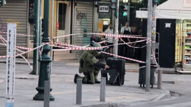 Εντοπίστηκε-ύποπτη-βαλίτσα-στο-κέντρο-της-Αθήνας,-στο-σημείο-κλιμάκιο-του-ΤΕΕΜ