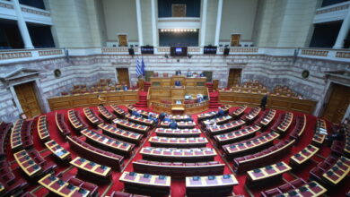 Βουλή:-Ολοκληρώθηκε-η-συζήτηση-για-την-αναθεώρηση-του-Συντάγματος,-ξεκίνησαν-οι-ψηφοφορίες