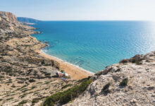Η-Κόκκινη-Άμμος-στα-Μάταλα-φιγουράρει-ανάμεσα-στις-25-κορυφαίες-παραλίες-γυμνιστών-στον-κόσμο