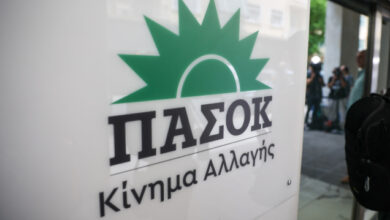 ΠΑΣΟΚ:-Ο-εγκλωβισμός-στην-τρίτη-θέση,-η μάχη-με-την-ΕΛΑΣ-και-η-διεύρυνση-σε-δόσεις