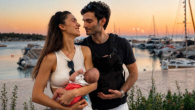 Η-Άννα-Πρέλεβιτς-και-ο-Νικήτας-Νομικός-φωτογραφήθηκαν-με-τις-δίδυμες-κόρες-τους
