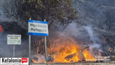 Μαίνεται-η-φωτιά-στην-Κεφαλονιά,-κοντά-σε-σπίτια-το-μέτωπο