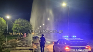 Βαν-γκρέμισε-πυροσβεστικό-κρουνό-στη-Λαμία-και-δημιούργησε…-συντριβάνι,-δείτε-βίντεο