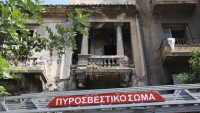 Πυρκαγιά-σε-ακατοίκητο-κτήριο-στην-Κουμουνδούρου,-απεγκλωβίστηκε-ένα-άτομο