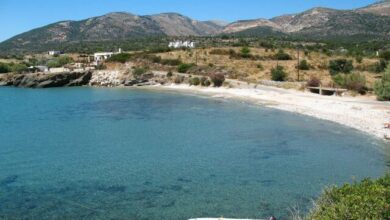 Νάξος:-Ιστιοφόρο-με-έξι-επιβαίνοντες-προσάραξε-σε-βραχώδη-βυθό-στη-Μουτσούνα