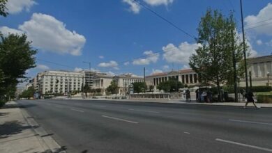 Έρημη-πόλη-η-Αθήνα:-Άδειοι-δρόμοι-σε-Σύνταγμα,-Κολωνάκι,-Ομόνοια-και-Εξάρχεια,-δείτε-βίντεο