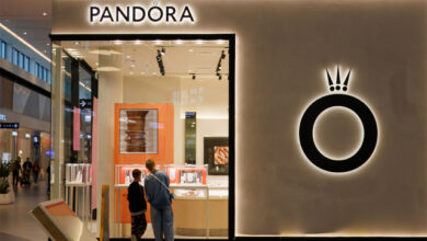 pandora:-Διπλασίασε-πωλήσεις-και-δίκτυο-στην-Ελλάδα-–-Η-επέκταση-συνεχίζεται-το-2026