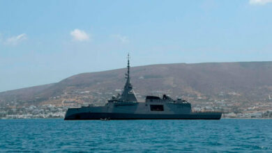 Η-φρεγάτα-«Κίμων»-στην-Πάρο-για-τον-εορτασμό-του-Δεκαπενταύγουστου,-δείτε-φωτογραφίες-και-βίντεο