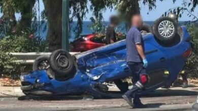 Αυτοκίνητο-βρέθηκε-ανάποδα-σε-κεντρικό-δρόμο-της-Πάτρας-μετά-από-τροχαίο