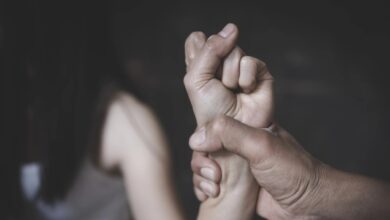 Πόρτο-Ράφτη:-50χρονη-κατήγγειλε-τον-σύντροφό-της-για-επίθεση-–-Τον-αναζητά-η-αστυνομία