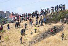 Νέα-απόπειρα-εισβολής-μεταναστών-στη-Θέουτα:-Εκατοντάδες-υπό-κράτηση-στο-Μαρόκο