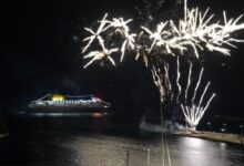 Το-blue-star-Μύκονος-απέδωσε-τιμές-στη-Μεγαλόχαρη-της-Τήνου,-δείτε-βίντεο