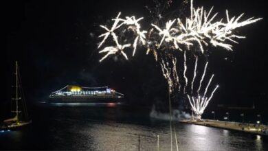 Το-blue-star-Μύκονος-απέδωσε-τιμές-στη-Μεγαλόχαρη-της-Τήνου,-δείτε-βίντεο