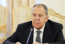 Ο-Λαβρόφ-απειλεί-τη-Βρετανία:-Κινδυνεύει-να-θεωρηθεί-μέρος-του-πολέμου-στην-Ουκρανία