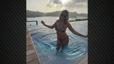 Ο-αισθησιακός-χορός-της-Χάιντι-Κλουμ-σε-πισίνα,-δείτε-βίντεο