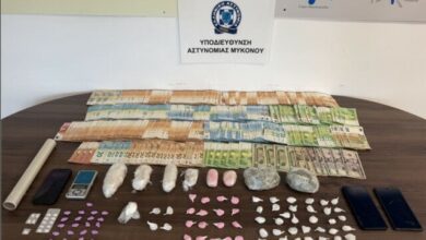 Δύο-συλλήψεις-για-διακίνηση-ναρκωτικών-στη-Μύκονο:-Κατασχέθηκαν-65.900-ευρώ,-mdma-και-κοκαΐνη