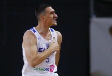 Έτοιμος-να-«ντυθεί»-ξανά-στα-κιτρινόμαυρα-ο-Λαρεντζάκης