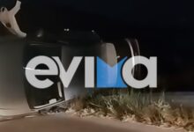 Αυτοκίνητο-στην-Εύβοια-ανετράπη-και-βρέθηκε-όρθιο-πάνω-σε-προστατευτικές-μπάρες