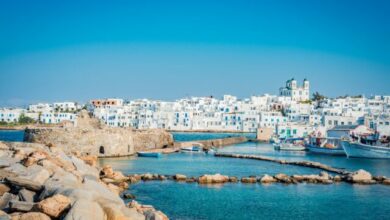 Πάρος:-Πώς-έγινε-ο-αγαπημένος-προορισμός-εφήβων-και-εικοσάρηδων
