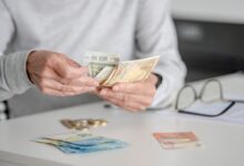 Συνταξιούχοι:-Ποιοι-θα-πάρουν-τα-300-ευρώ-τον-Νοέμβριο-–-Τα-νέα-κριτήρια-και-οι-αποκλεισμοί