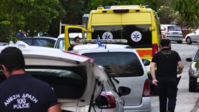 Δύο-νεκροί-από-πυροβολισμούς-σε-είσοδο-πολυκατοικίας-στη-Νέα-Σμύρνη