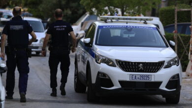 Συνελήφθη-19χρονος-για-εμπρησμό-αυτοκινήτου-στους-Αγίους-Αναργύρους,-αναζητείται-συνεργός-του