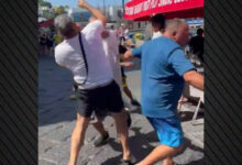 Συμπλοκή-μεταξύ-τουριστών-στο-Κάπρι:-Έπαιξαν-ξύλο-με-καρέκλες,-γροθιές-και-κλωτσιές,-δείτε-βίντεο