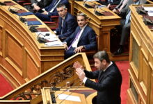 Πώς-το-Μαξίμου-σπρώχνει-το-ΠΑΣΟΚ-αριστερά-και-στοχεύει-το-Κέντρο