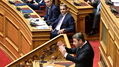 Πώς-το-Μαξίμου-σπρώχνει-το-ΠΑΣΟΚ-αριστερά-και-στοχεύει-το-Κέντρο