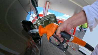 Συναγερμός-στη-Ρωσία-για-τη-βενζίνη,-οι-ουκρανικές-επιθέσεις-πλήττουν-τα-διυλιστήρια