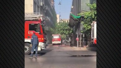 Πυρκαγιά-σε-εγκαταλελειμμένο-κτήριο-στο-κέντρο-της-Αθήνας,-πού-έχει-διακοπεί-η-κυκλοφορία
