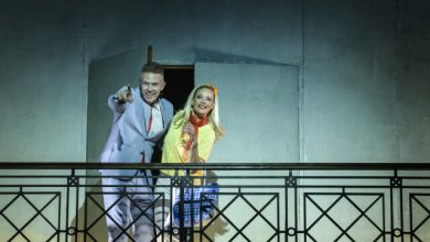 «Τζένη-–-Τζένη»:-Η-παράσταση-του-Νίκου-Καραθάνου-επιστρέφει-στο-Δημοτικό-Θέατρο-Πειραιά