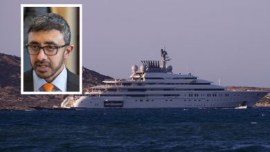 Στην-Πάρο-ο-σεΐχης-και-υπουργός-Εξωτερικών-των-Ηνωμένων-Αραβικών-Εμιράτων-με-θηριώδη-θαλαμηγό