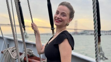 Η-Λένα-Δροσάκη-φωτογραφήθηκε-τόπλες-σε-παραλία-της-Κύθνου