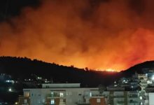 Μεγάλη-φωτιά-κοντά-στη-Χειμάρρα:-Απειλούνται-κατοικημένες-περιοχές,-εκκενώσεις-από-τον-δήμαρχο
