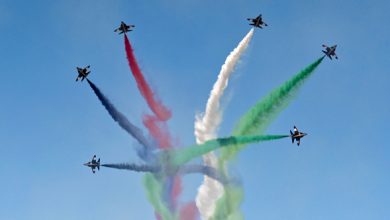 athens-flying-week:-Εντυπωσιακές-εικόνες-από-τα-ακροβατικά-σμήνη-και-τους-αλεξιπτωτιστές