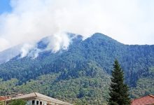 Όγδοη-ημέρα-μάχης-με-τη-μεγάλη-φωτιά-στην-Κόνιτσα,-καίει-πυκνό-δάσος,-σηκώθηκαν-τα-εναέρια-μέσα