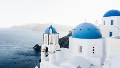 Η-ποινή-της-Σαντορίνης:-Πώς-η-ΑΙ-αλλάζει-τον-χάρτη-του-τουρισμού