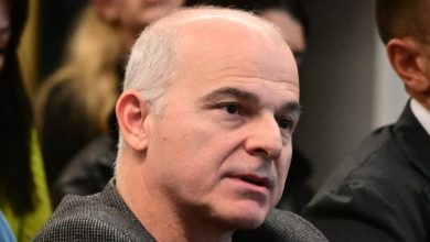 Δίκη-για-τα-Τέμπη:-Κατέθεσε-ο-Αντώνης-Ψαρόπουλος-–-Αίτημα-να-ελεγχθεί-το-κινητό-του-σταθμάρχη
