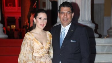 Ο-Γιάννης-Λύρας-πήρε-διαζύγιο-με-τη-σύζυγό-του-έναν-χρόνο-μετά-τον-γάμο-τους-στο-Μπαλί