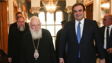 Ο-Πιερρακάκης-επισκέφθηκε-τον-Αρχιεπίσκοπο-Ιερώνυμο,-δείτε-φωτογραφίες