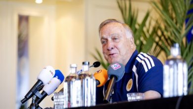 Η-εθνική-ομάδα-του-Κουρασάο-κράτησε-στον-πάγκο-της-τον-Ντικ-Άντβοκαατ