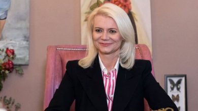 Ποια-είναι-η-Ιωάννα-Γάκα,-η-γιατρός-που-ανέλαβε-τη-θεραπεία-πλασμαφαίρεσης-στον-Μαζωνάκη