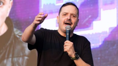 Ο-Αλέξανδρος-Τσουβέλας-έγραψε-ιστορία,-γέμισε-το-telekom-center-με-20.000-θεατές