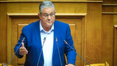 Κουτσούμπας:-Ανούσια-η-κοκορομαχία-Μητσοτάκη-–-Ανδρουλάκη,-αλλά-αυτοί-είστε