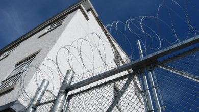 Συστήματα-anti-drone,-συσκευές-x-ray-και-μαγνητικές-πύλες-στις-φυλακές-ως-το-τέλος-του-2026